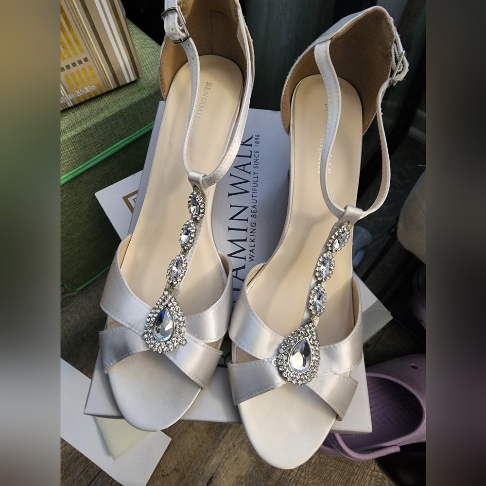 Silver, doable wedges- sized 11